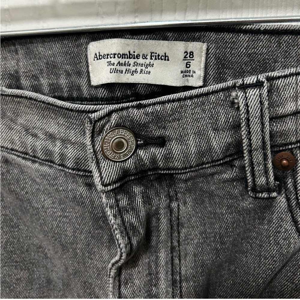 Abercrombie & Fitch The Ankle Straight Ultra
High Rise Jeans Grey Size 28/6 - Picture 3 of 5
